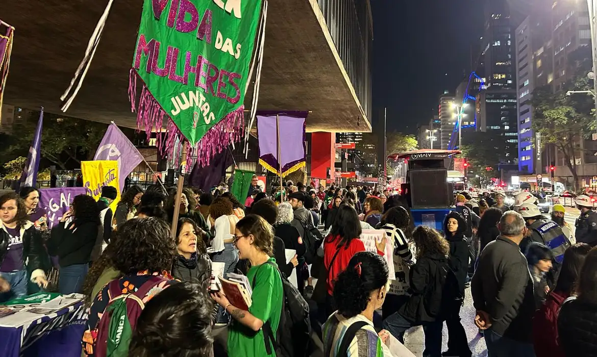 Manifestação em São Paulo defende abortos legais em casos de estupro
