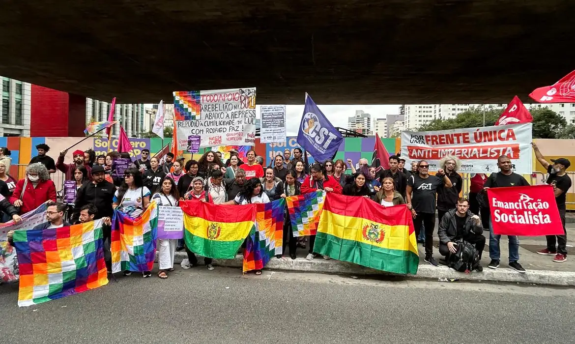 Manifestação em São Paulo apoia protestos na Bolívia