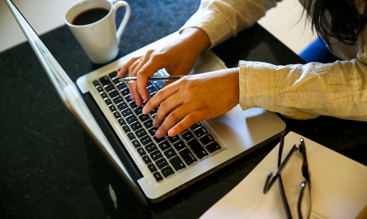 Capacitação digital gratuita da ONU Mulheres em 10 capitais