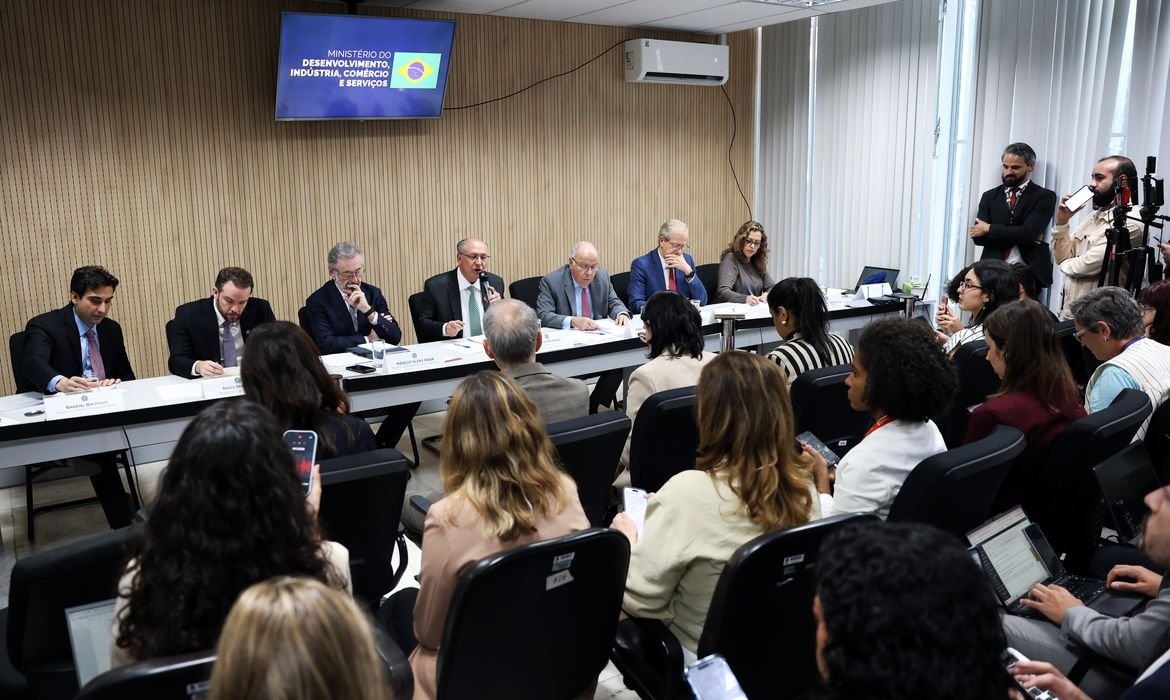 Novo plano de socorro para setores afetados por tarifas dos EUA Novo plano de socorro para setores afetados por tarifas dos EUA