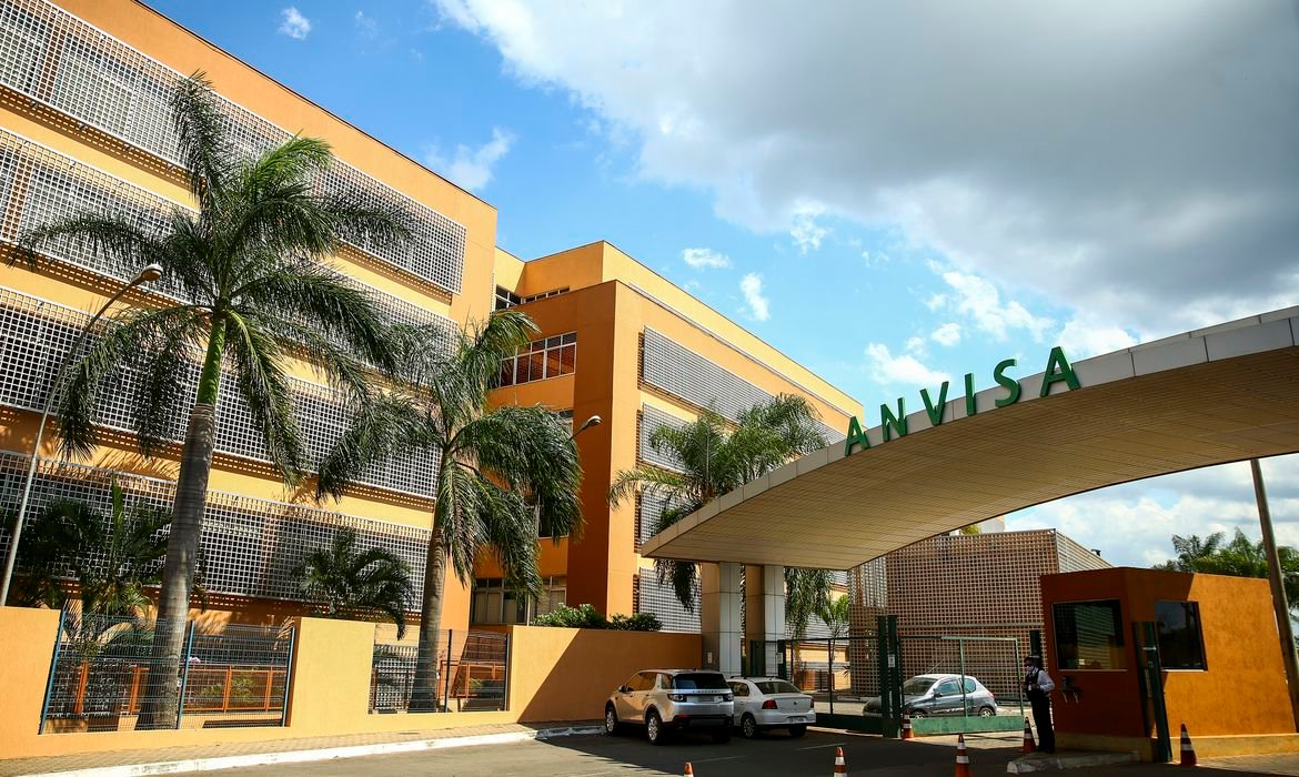 Anvisa suspende bebidas energéticas da marca Mister Hemp Anvisa suspende bebidas energéticas da marca Mister Hemp