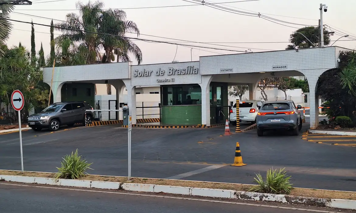 Busca da PF na casa de Bolsonaro não encontra armas