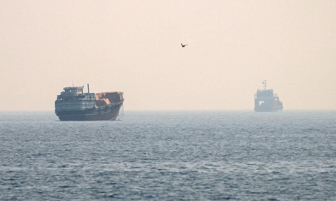 EUA não cobrarão taxa por navegação no Estreito de Ormuz