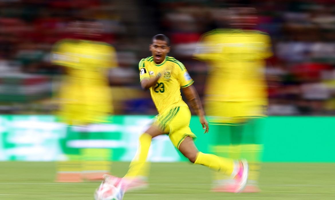 Jayden Adams, meia da seleção da África do Sul, falece aos 25 anos Jayden Adams, meia da seleção da África do Sul, falece aos 25 anos