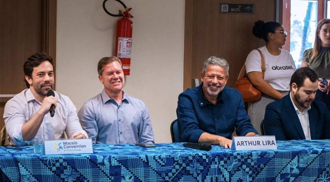 ARTICULAÇÃO POLÍTICA – Arthur Lira promete ampliar apoio ao turismo e mira novos investimentos para Alagoas ARTICULAÇÃO POLÍTICA – Arthur Lira promete ampliar apoio ao turismo e mira novos investimentos para Alagoas