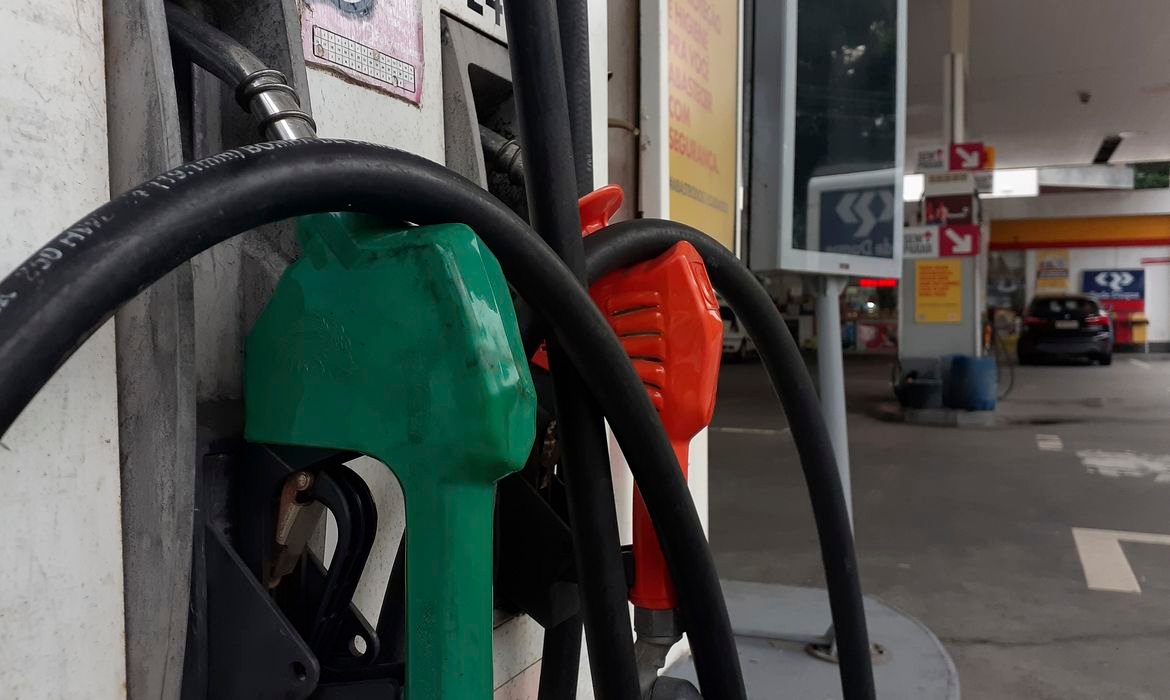 Gasolina com maior teor de etanol deve ficar mais barata Gasolina com maior teor de etanol deve ficar mais barata