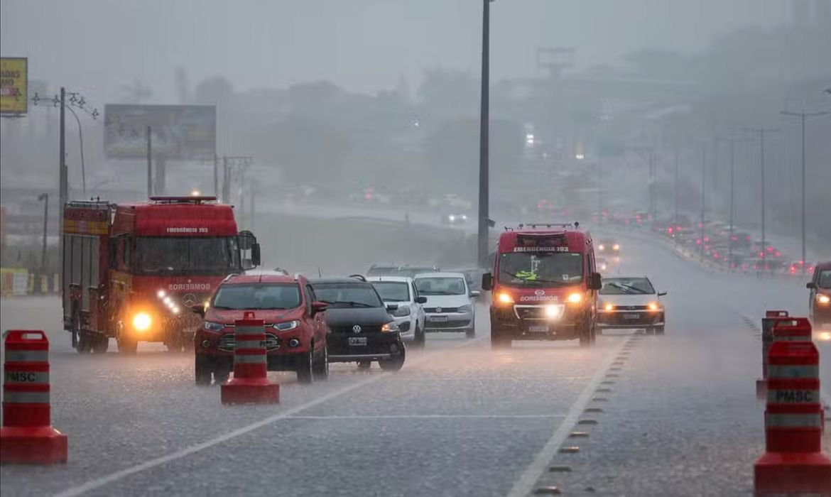 Alerta de temporal em Santa Catarina Alerta de temporal em Santa Catarina