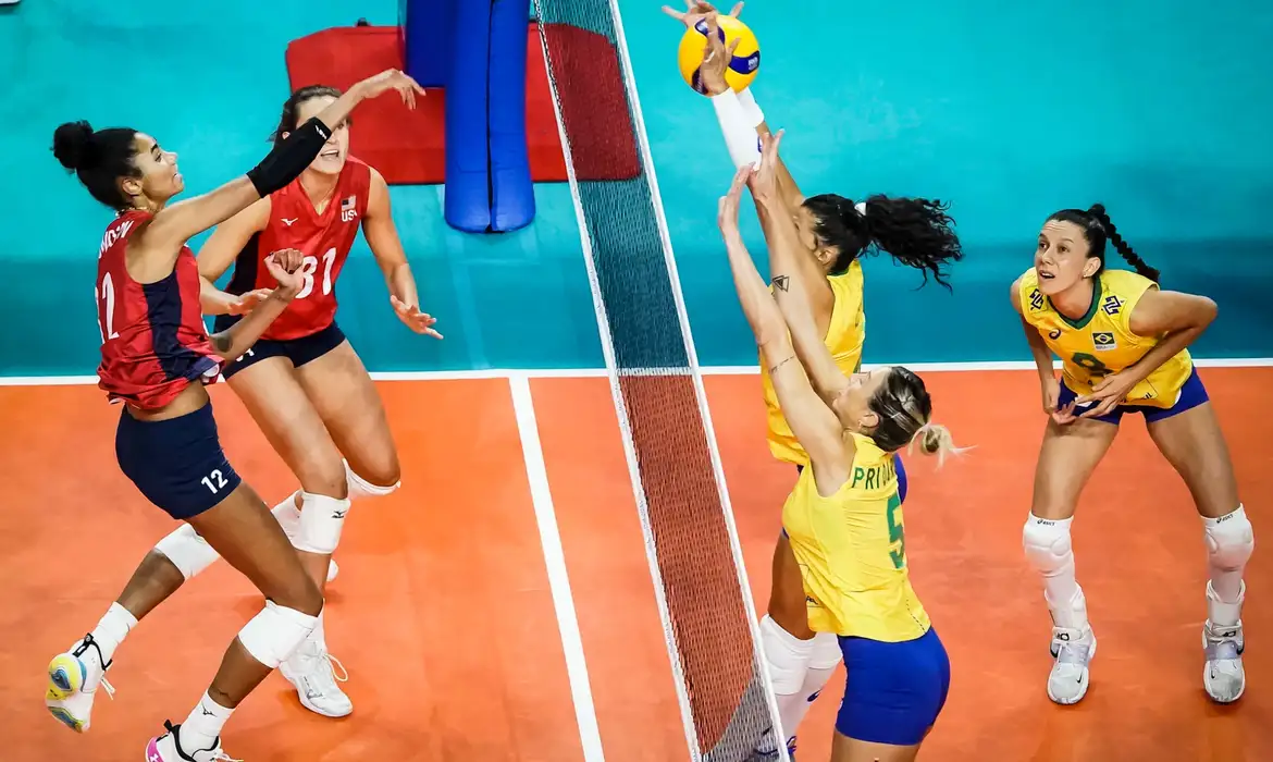Brasil é derrotado por EUA no vôlei feminino