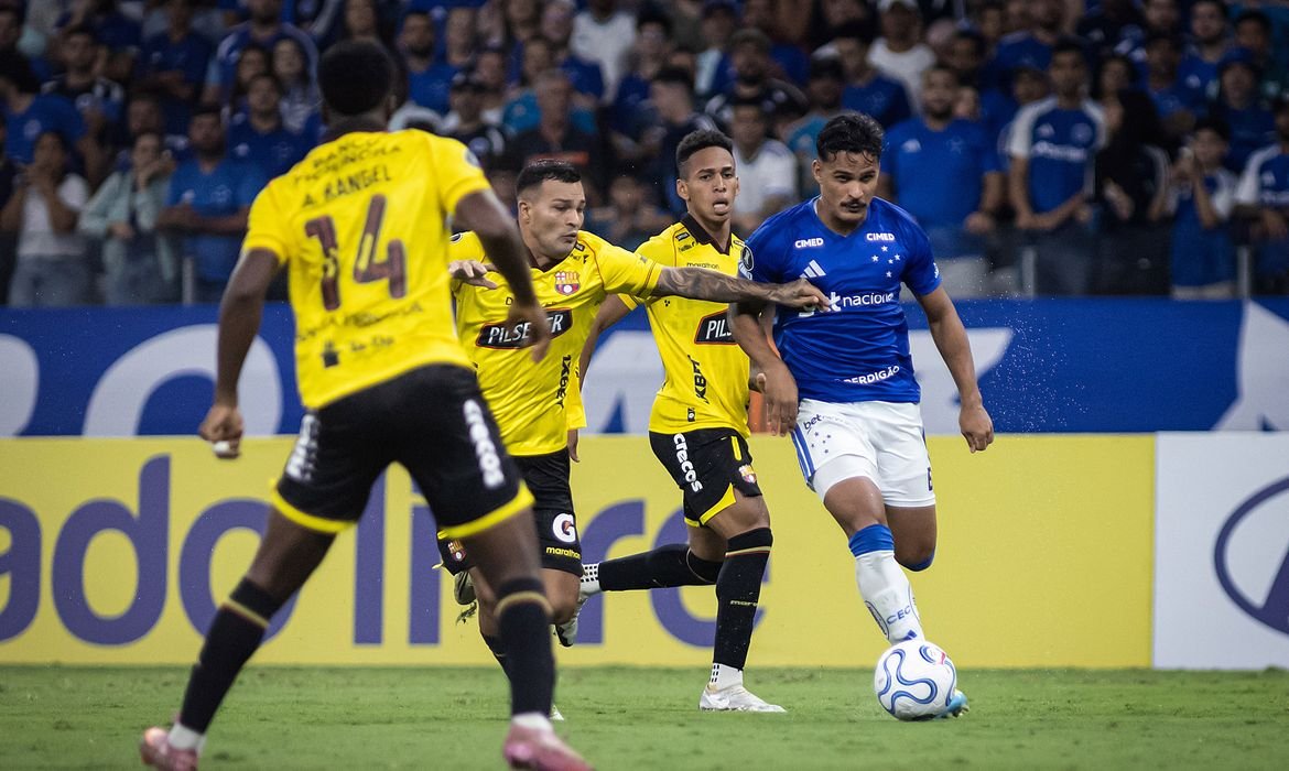 Futebol Brasileiro Mira Renovação para a Copa de 2030