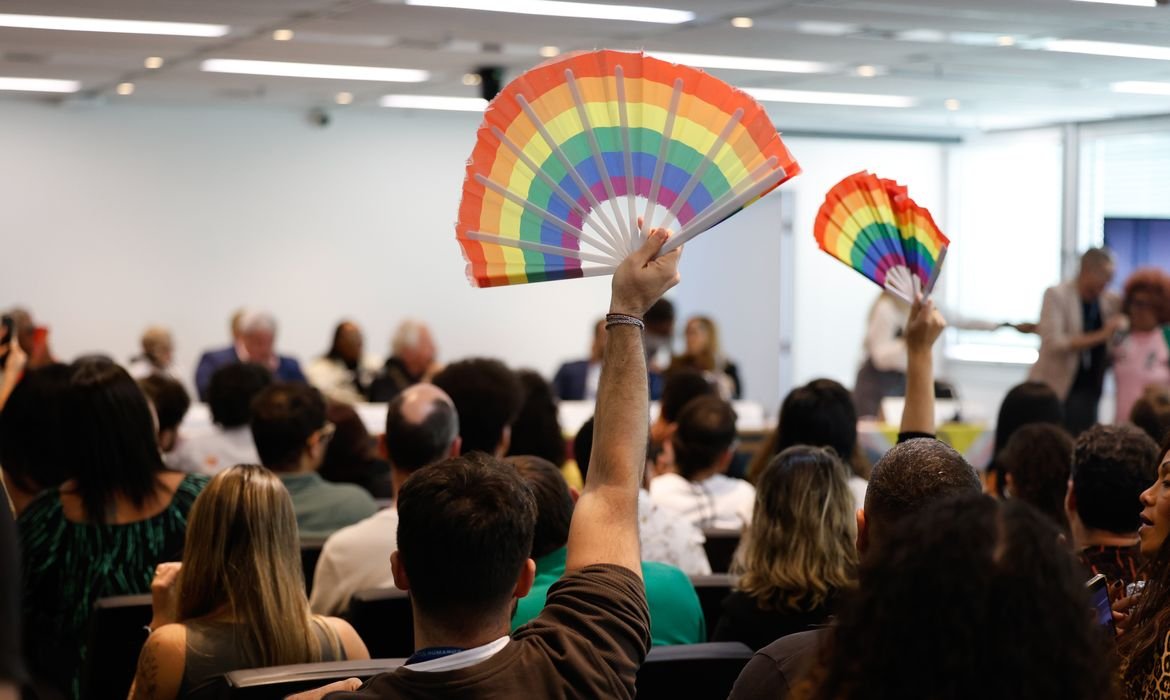 Governo do Rio regulariza salários do programa Rio Sem LGBTIfobia