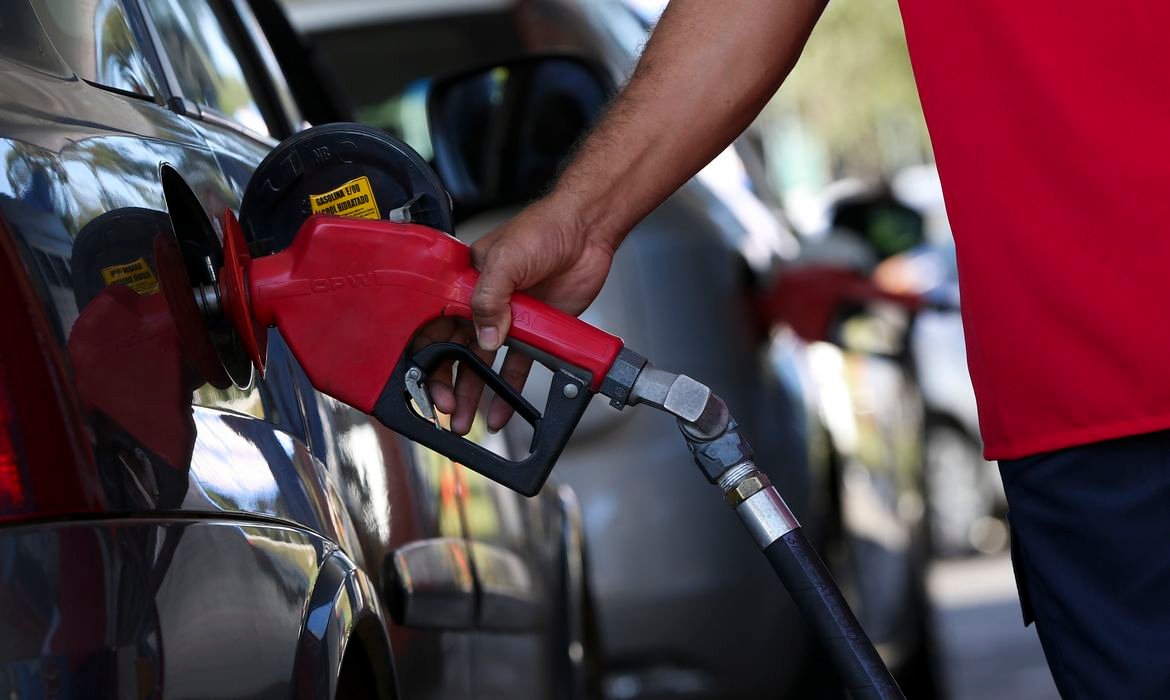 Reunião sobre etanol na gasolina é adiada pelo governo