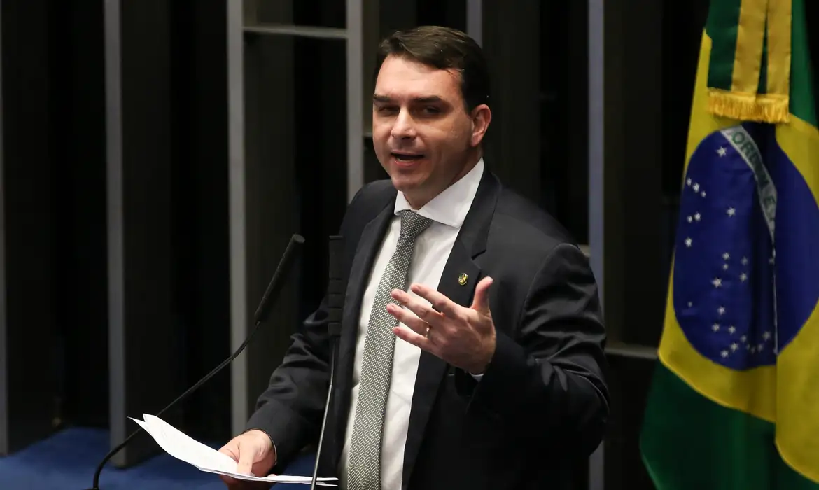 Flávio Bolsonaro é convocado pela PGR em investigação Flávio Bolsonaro é convocado pela PGR em investigação
