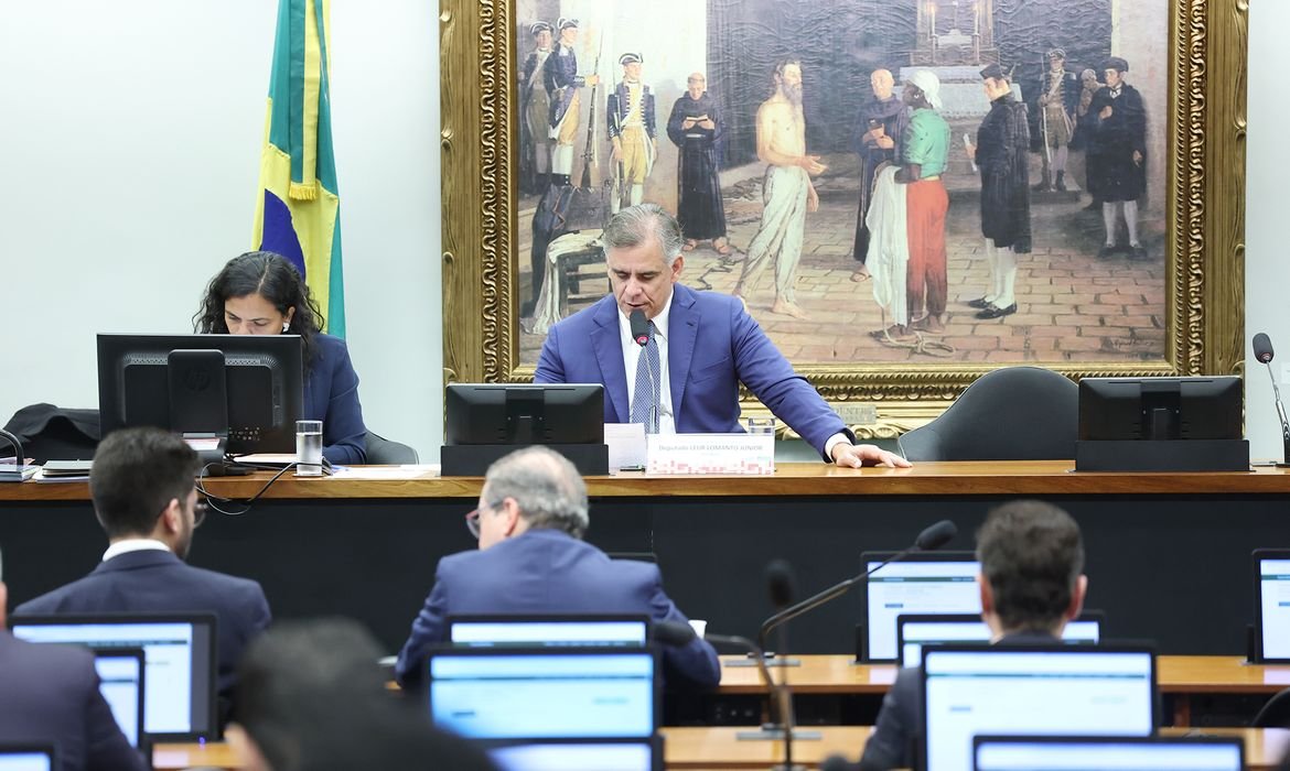 Câmara altera regras de aposentadoria para juízes