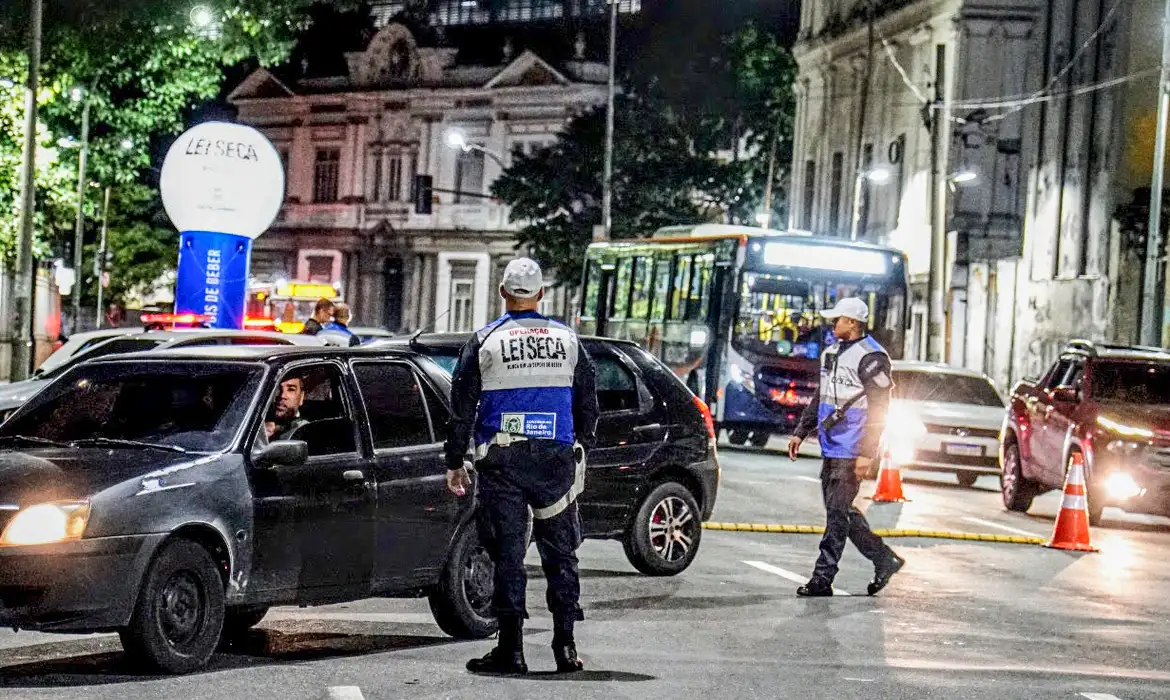 Ações educativas da Operação Lei Seca durante jogo do Brasil Ações educativas da Operação Lei Seca durante jogo do Brasil