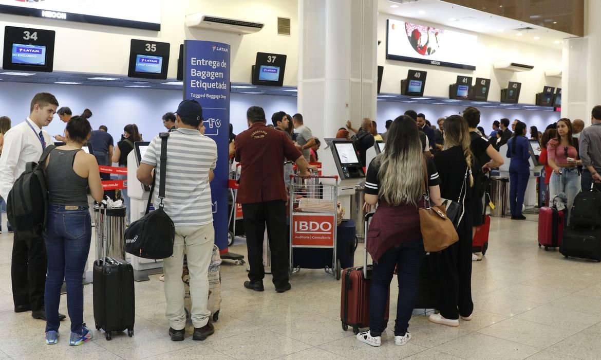 Setor de serviços apresenta queda de 0,4% em maio