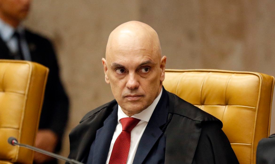 Suspensão de visitas de Flávio Bolsonaro ao pai é determinada por Moraes