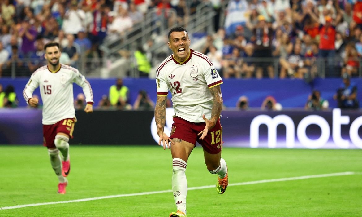 Espanha vence França e retorna à final da Copa do Mundo após 16 anos