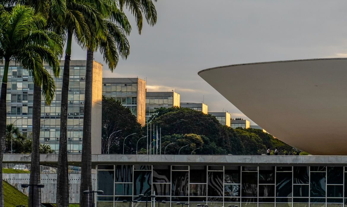 Congresso em recesso sem votar PEC sobre jornada de trabalho e PL contra misoginia