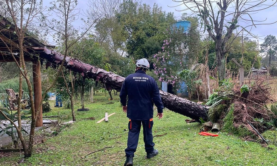 Tempestade deixa 720 desabrigados em Eldorado do Sul