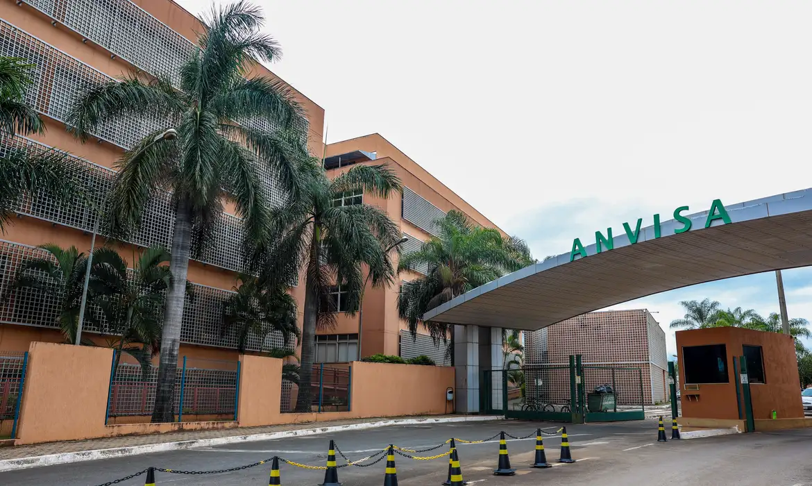 ANVISA veta 12 produtos de limpeza sem registro