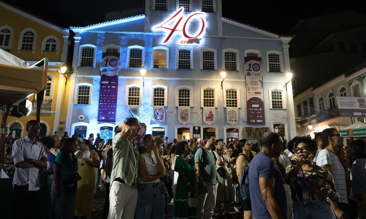 Flipelô celebra 10 anos com recorde de público em Salvador