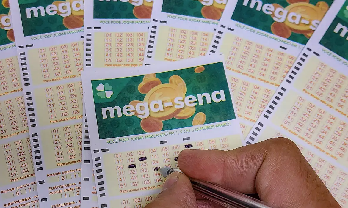 Mega-Sena tem prêmio acumulado de R$ 165 milhões neste domingo