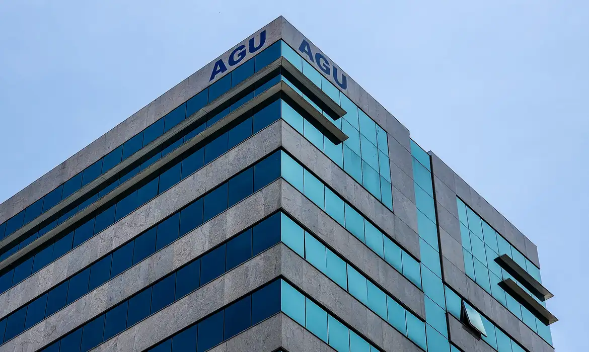 AGU solicita arquivamento de ação contra Moraes nos EUA