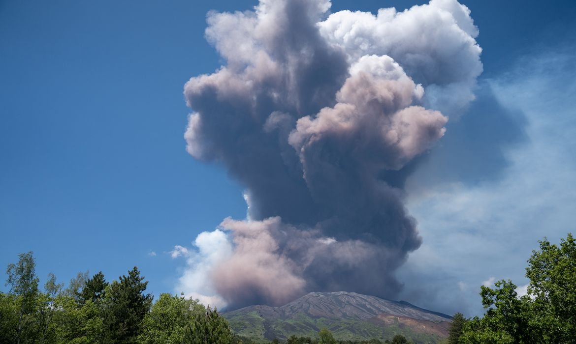 Fechamento do aeroporto da Sicília devido ao Etna se estende