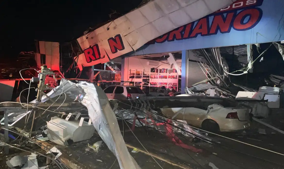 Ciclone bomba no RS deixa um morto e cinco feridos Ciclone bomba no RS deixa um morto e cinco feridos