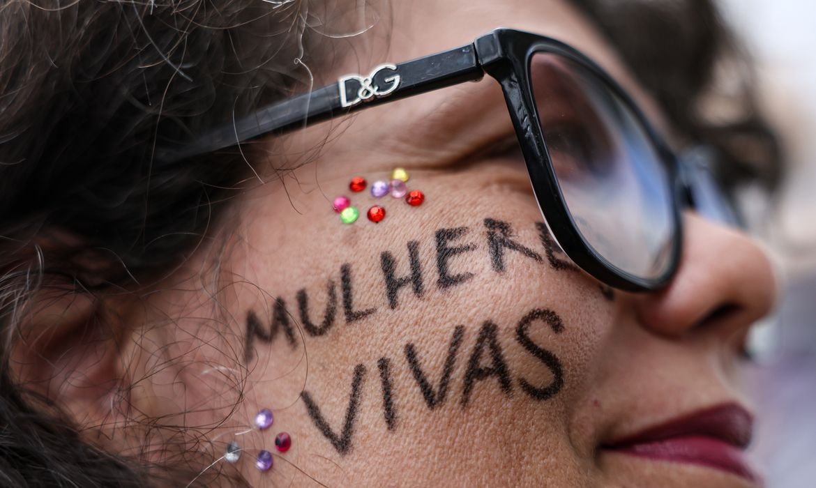 Ex-policial é sentenciado a 28 anos por feminicídio no Rio Ex-policial é sentenciado a 28 anos por feminicídio no Rio
