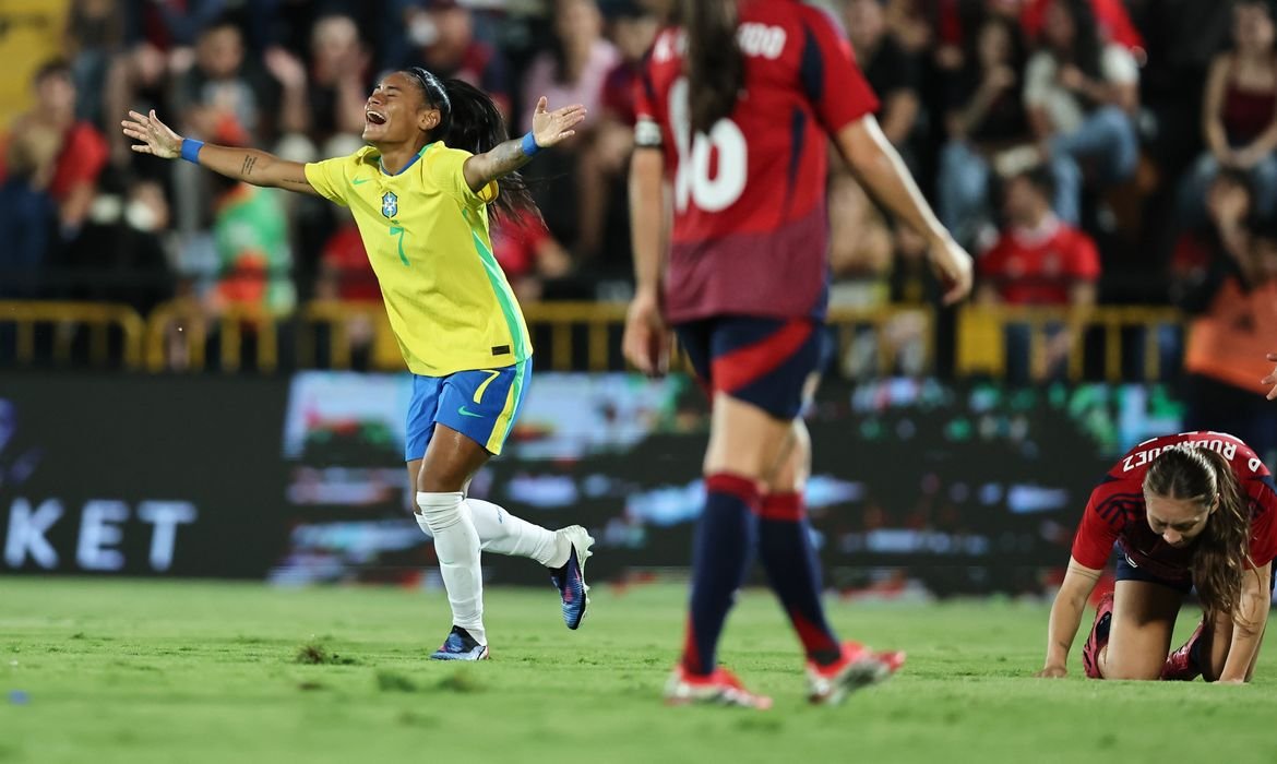 Nova lei impulsiona futebol feminino no Brasil Nova lei impulsiona futebol feminino no Brasil