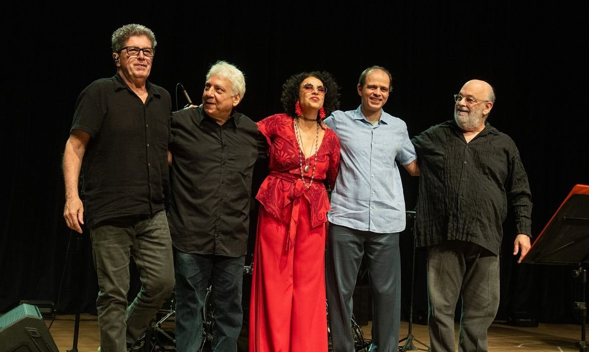 Só Caetano apresenta show inédito na TV Brasil