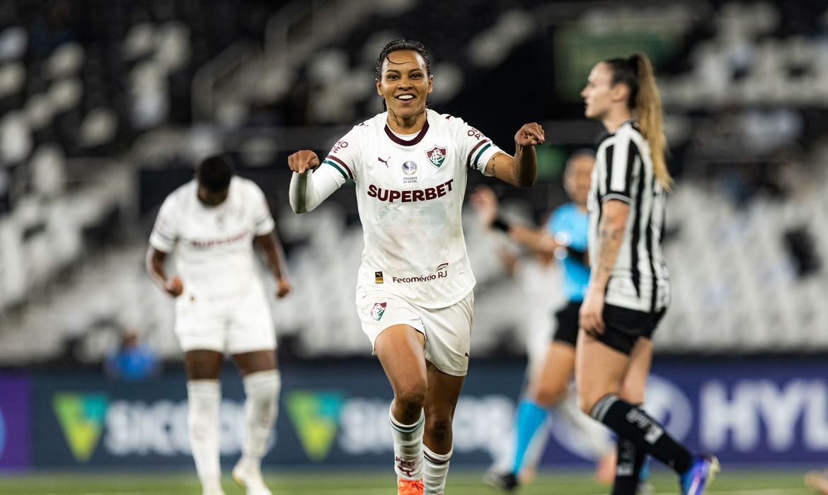 Fluminense vence Botafogo e avança na tabela do Brasileirão Feminino