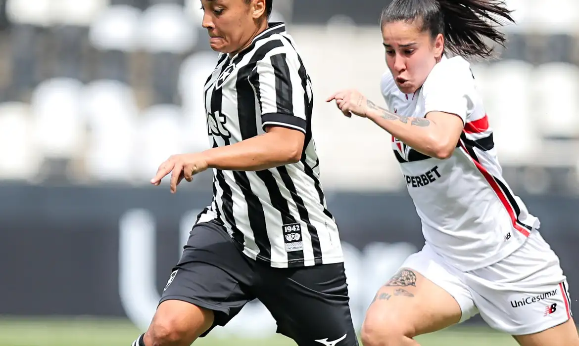 São Paulo vence Botafogo e assume a liderança no Brasileiro Feminino