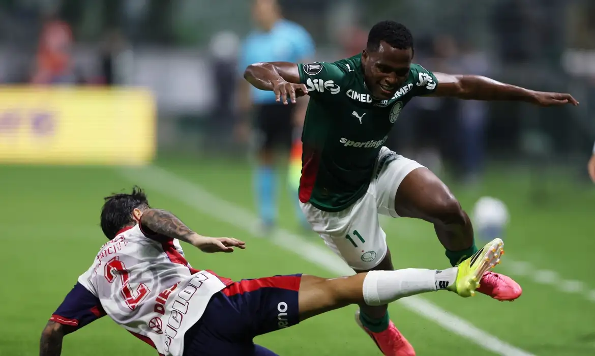 Palmeiras empata com Cerro Porteño e decisão fica para o Paraguai