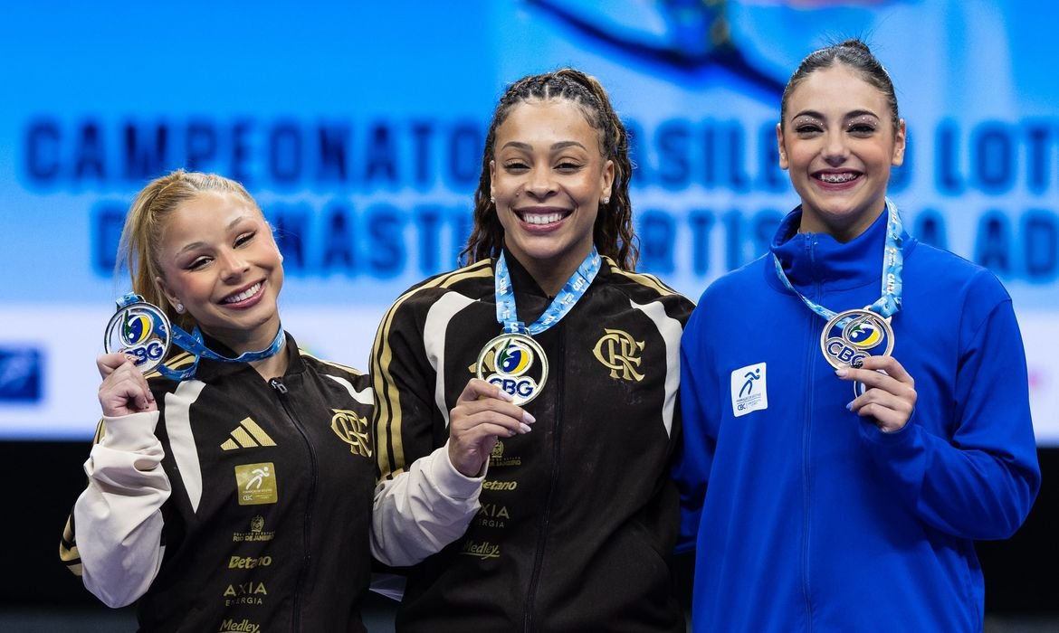Lorrane Oliveira e Caio Souza conquistam ouro em Brasília