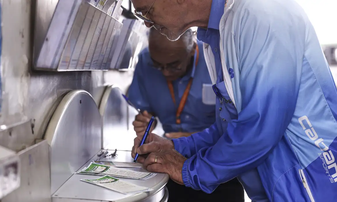 Mega-Sena atinge R$ 38 milhões após novo sorteio Mega-Sena atinge R$ 38 milhões após novo sorteio