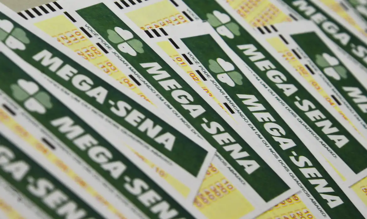 Mega-Sena acumula e pode pagar R$ 165 milhões