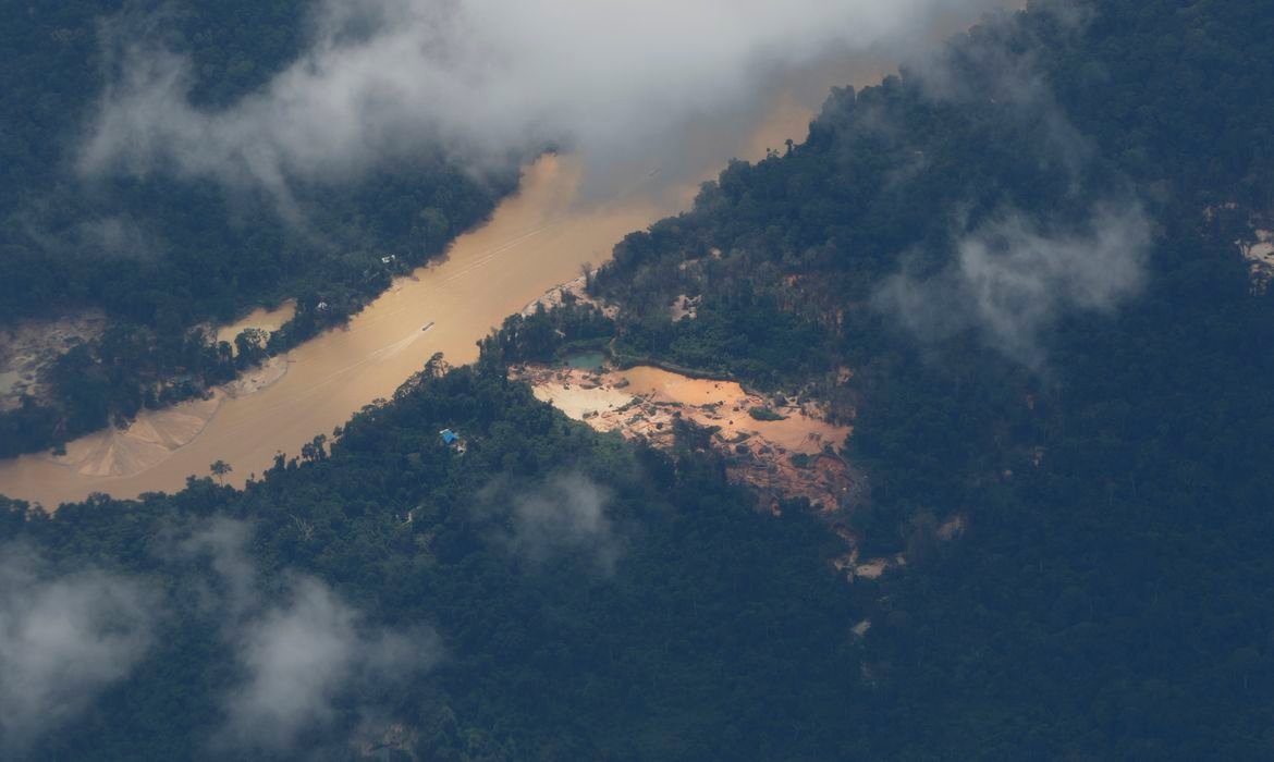 Prazo de 2 anos para regulamentação de mineração em terras indígenas