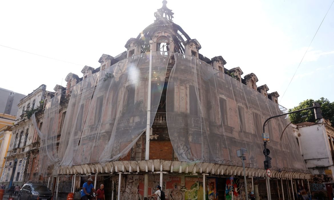 Abandono do Palacete Imperial gera preocupações no Rio Abandono do Palacete Imperial gera preocupações no Rio