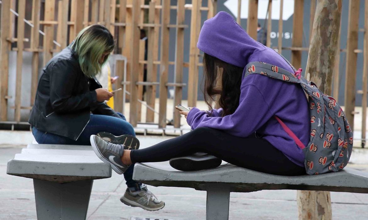 Inclusão digital precisa ser crítica, alerta especialista