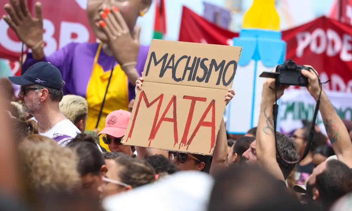 Sobrecarga de responsabilidades aumenta vulnerabilidade feminina
